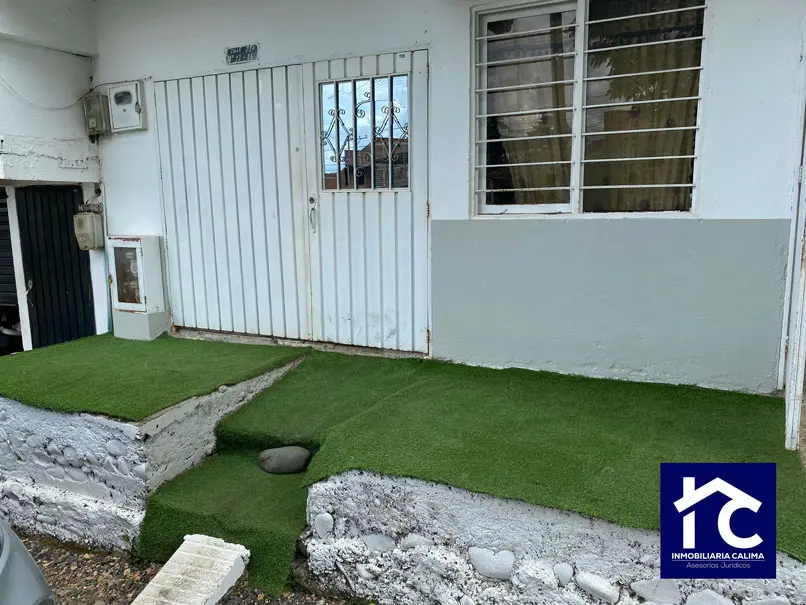 Casa de 2 pisos con entradas independientes